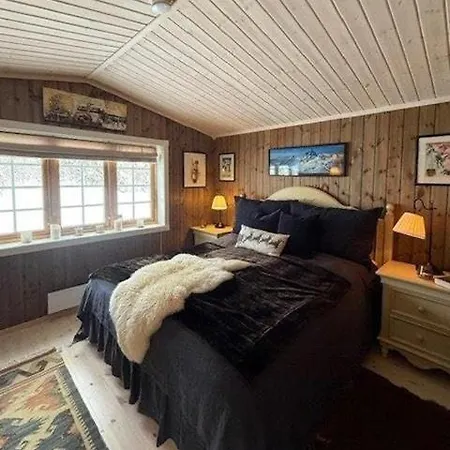 Timber With Wood-fired Hot Tub In Dom wakacyjny Trysil
