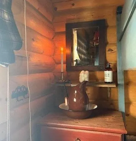 Timber With Wood-fired Hot Tub In Dom wakacyjny